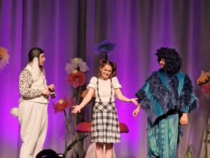 2b und 2c bei Alice im Wunderland 2bcalicewunderlandmai24 2