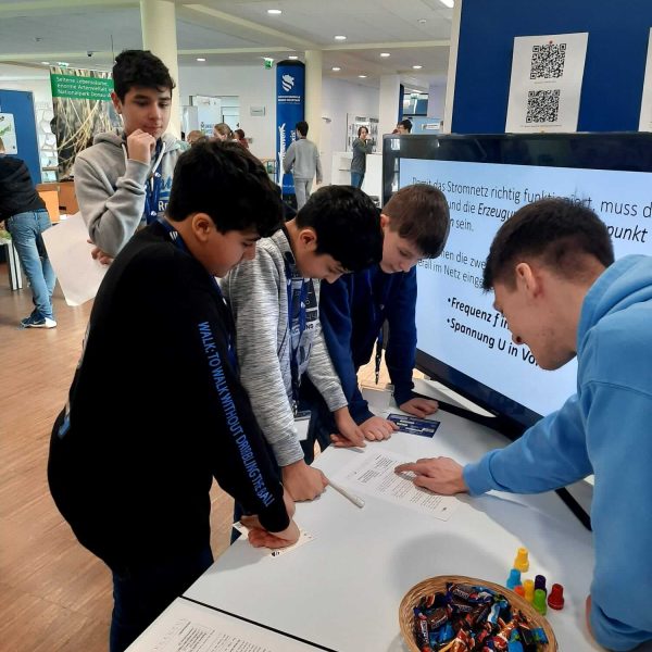 Besuch der 2A an der FH Wiener Neustadt
