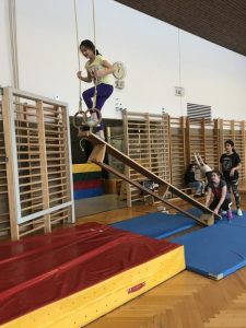 Geräteparcour mit Spaß turnen maerz 1